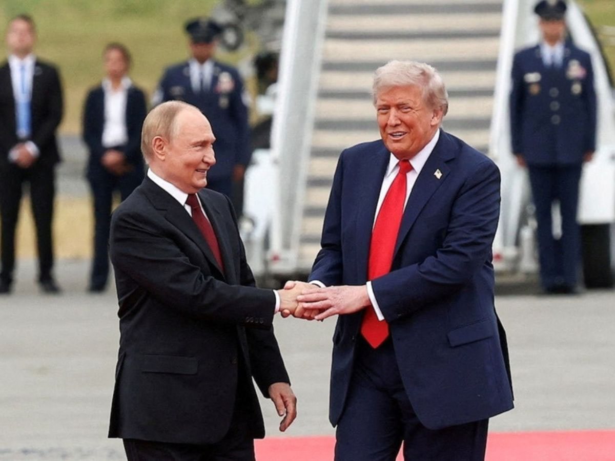 Tổng thống Nga Vladimir Putin gặp Tổng thống Mỹ Donald Trump tại Alaska vào ngày 15-8