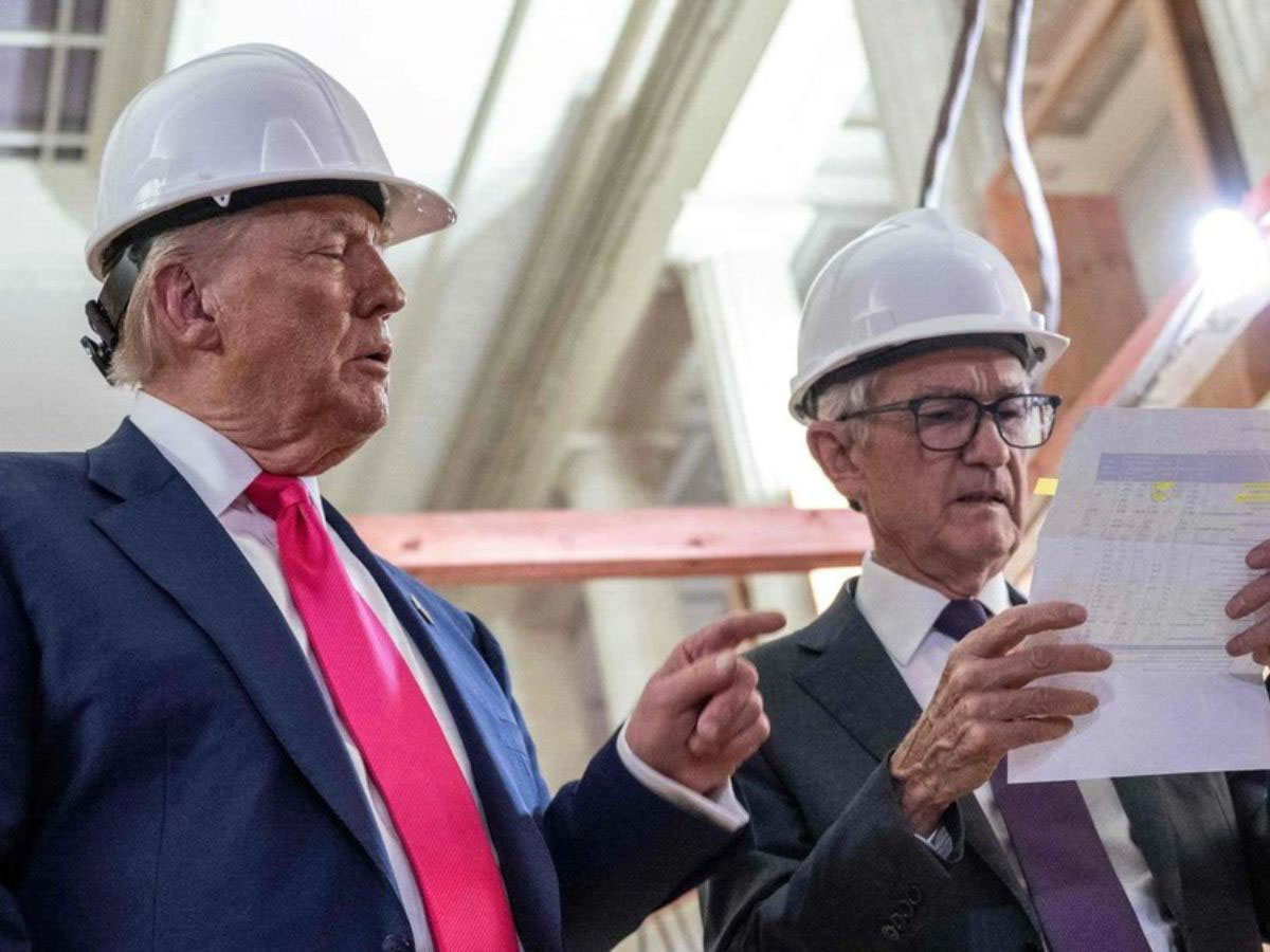 Tổng thống Mỹ Donald Trump và Chủ tịch Fed Jerome Powell tại trụ sở Fed