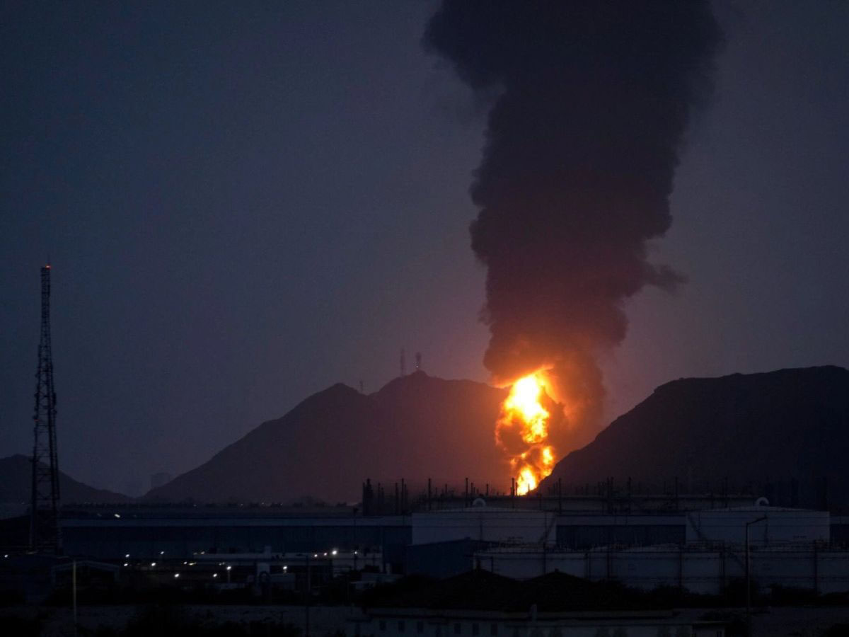 Cơ sở dầu khí Fujairah ở UAE bốc cháy sau đòn tập kích UAV ngày 3-3